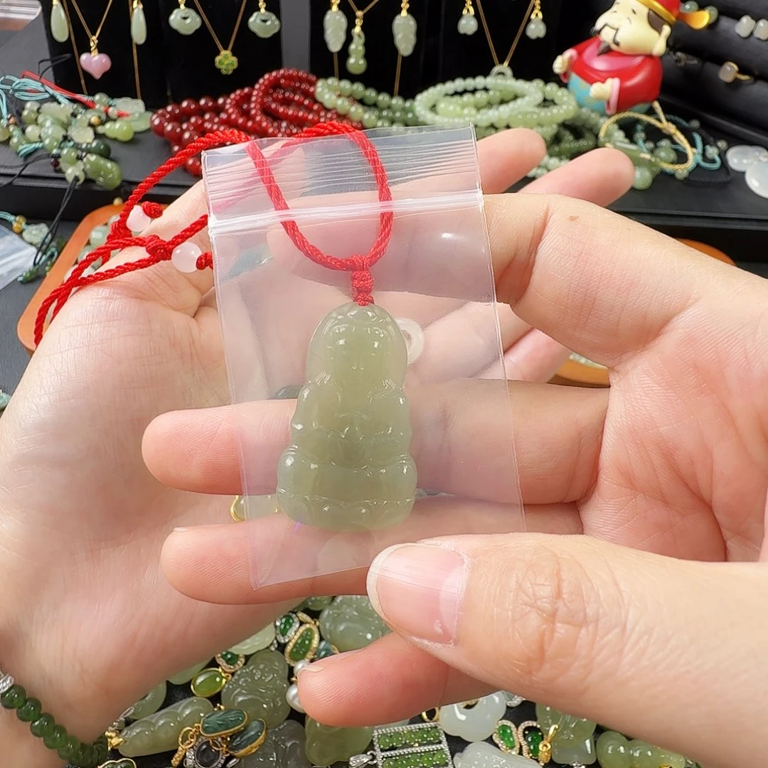 牛***儿和田玉未镶嵌颈饰