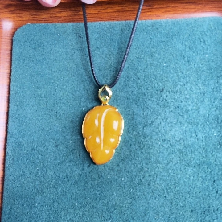 蜜蜡银S925镶嵌颈饰吊坠