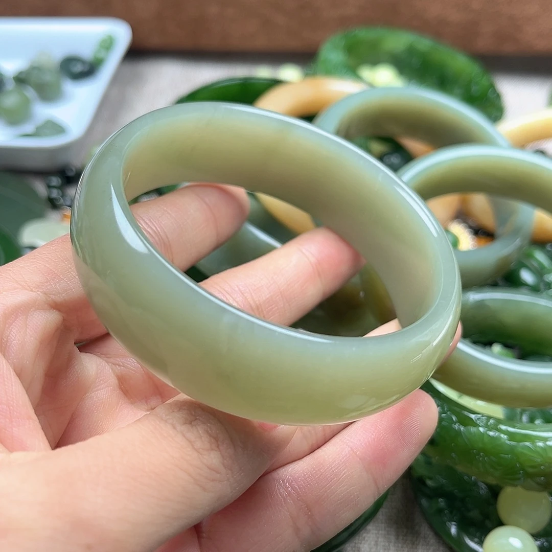 随***心和田玉未镶嵌手镯61