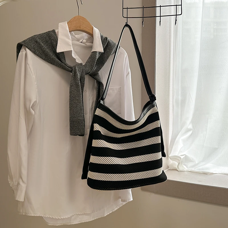条纹慵懒风编织单肩单根学院风方形斜挎包桶包复古城市轻运动风