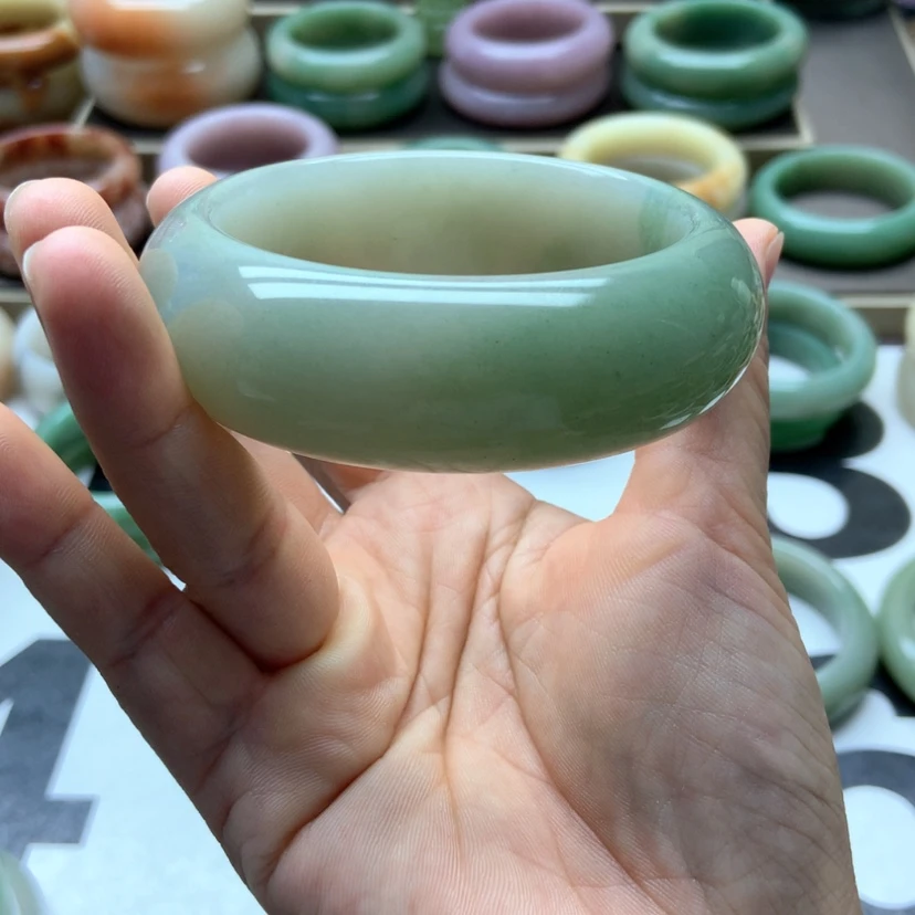 【闪购商品】未镶嵌手镯石英岩玉哎*哦