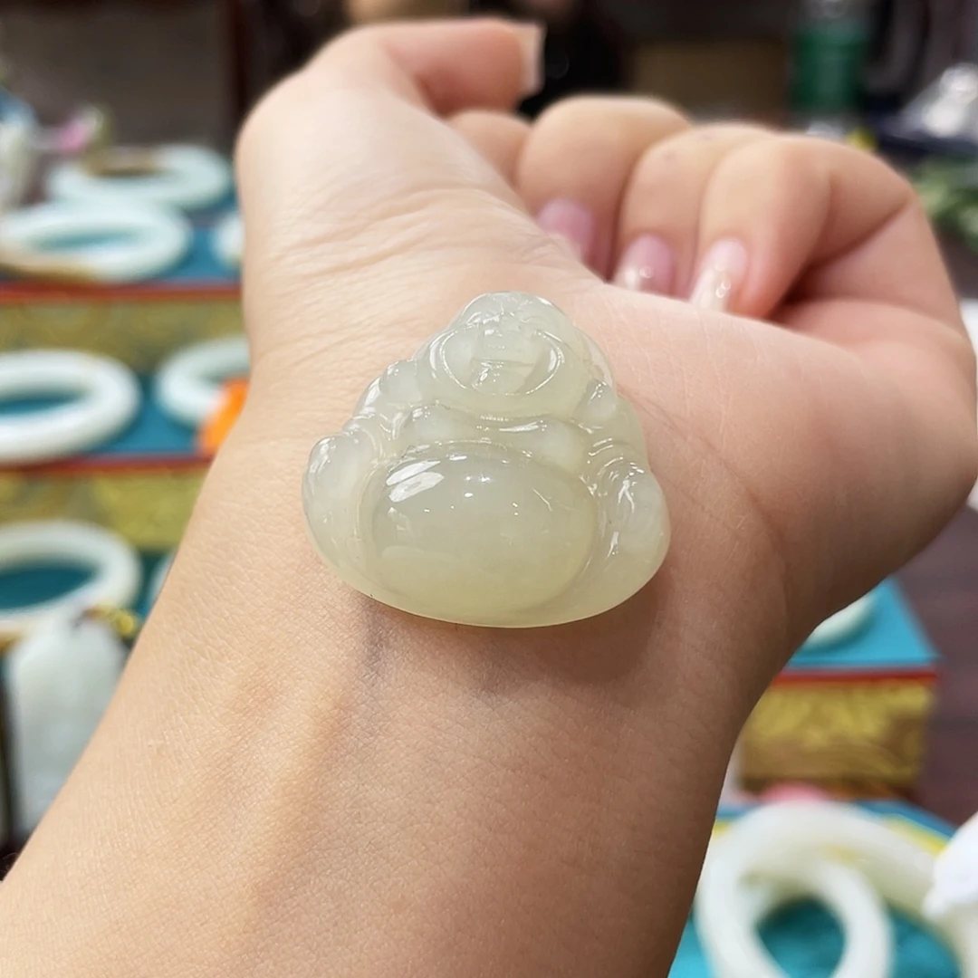 年***颈饰未镶嵌和田玉