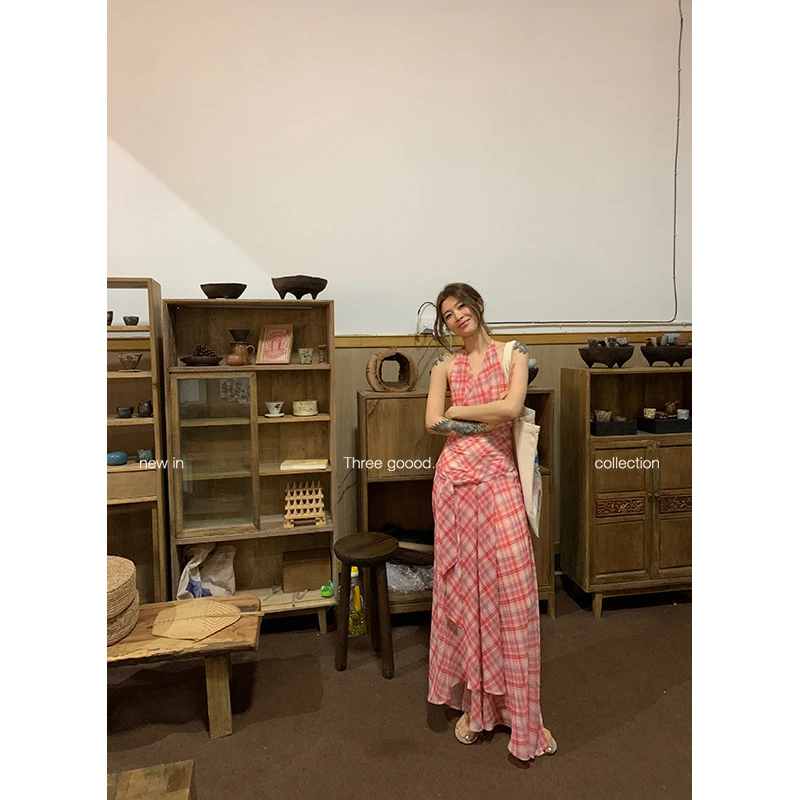 THREE GOOOD/三吉 夏季多巴胺落幕微醺 荡领格子挂脖飘带连衣裙