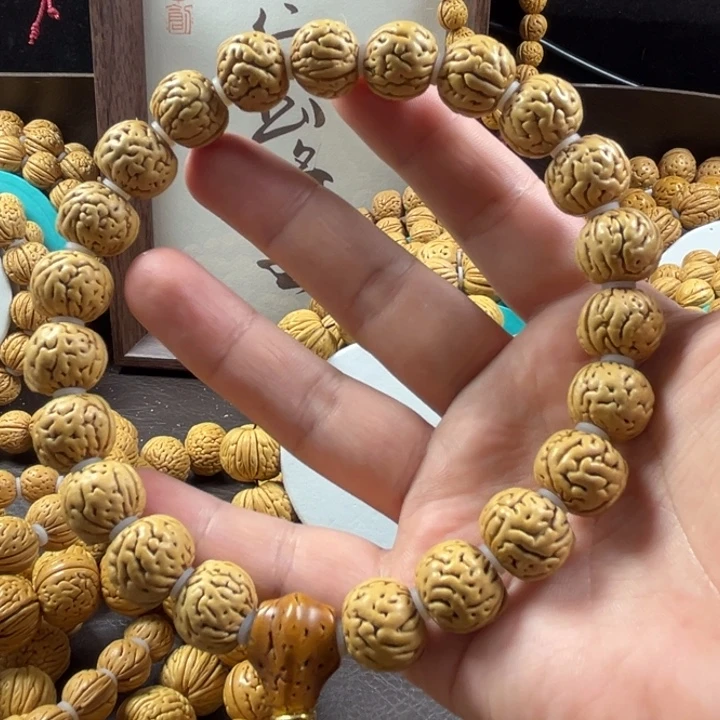 桃核手串15尺寸大肠纹手持，头尾有修