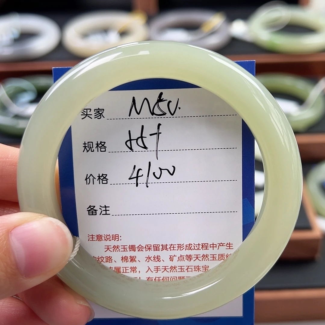 草***摆和田玉未镶嵌手镯