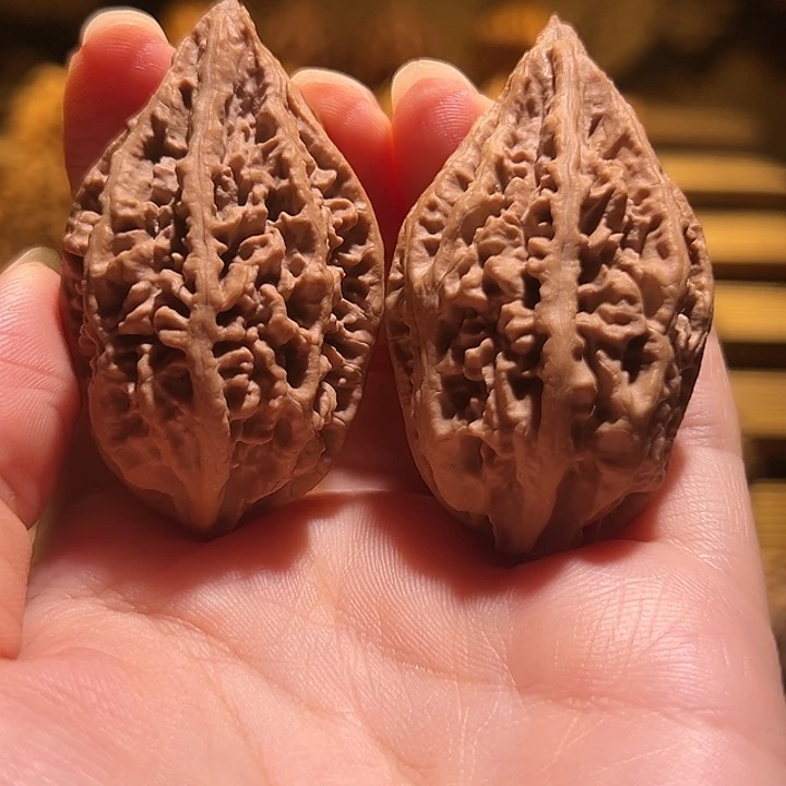 吊坠文玩核桃玉女峰