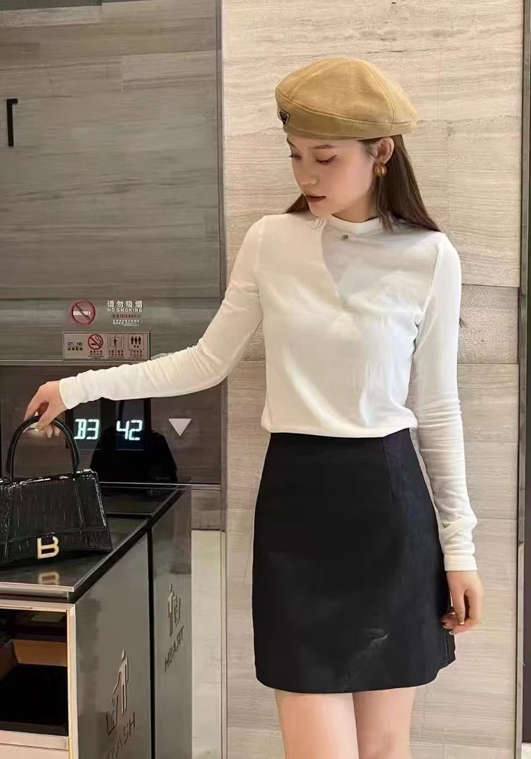 修身型长袖打底衫2025秋款女士圆领T恤时尚百搭简约纯色长袖气质