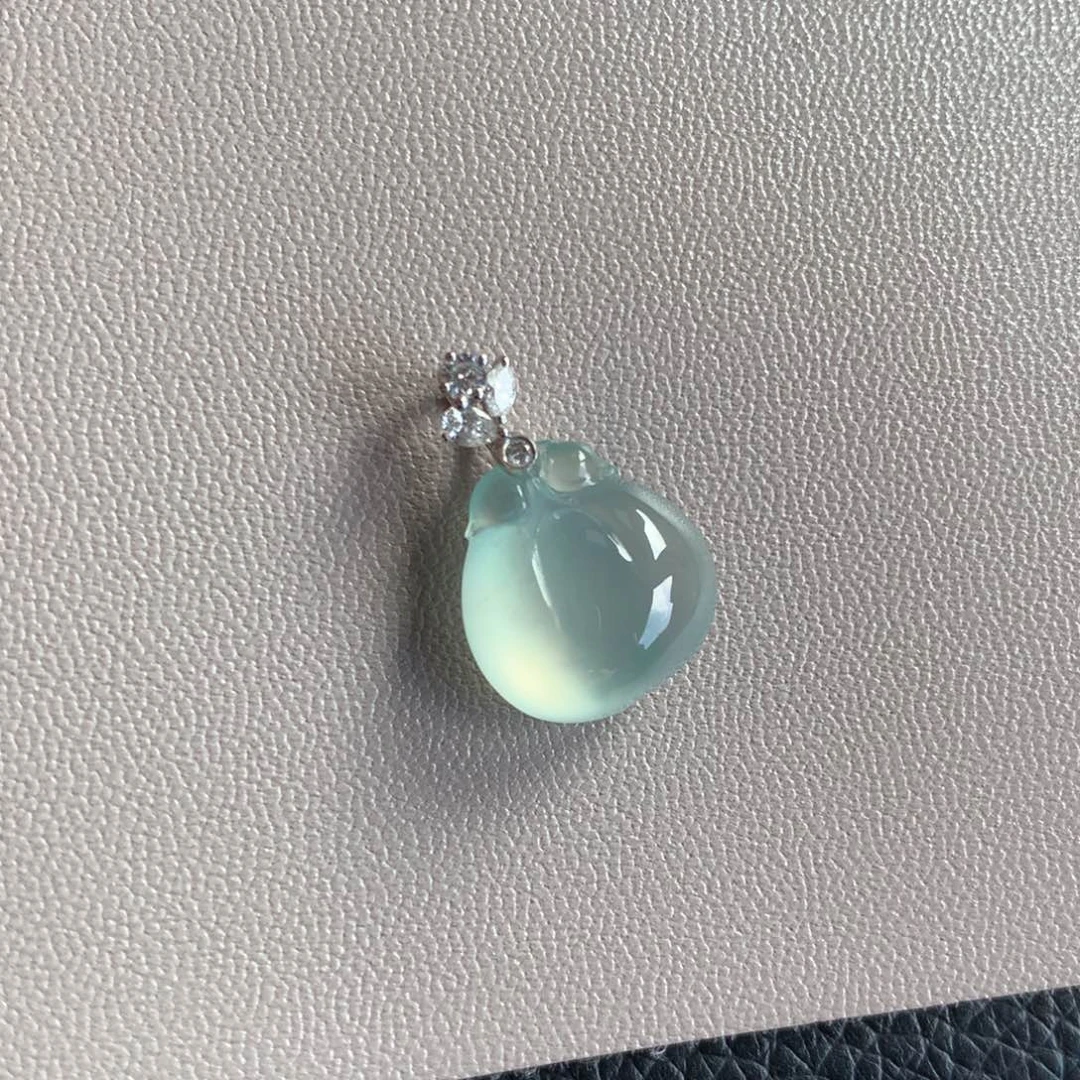 翡翠颈饰18K金镶嵌天然翡翠