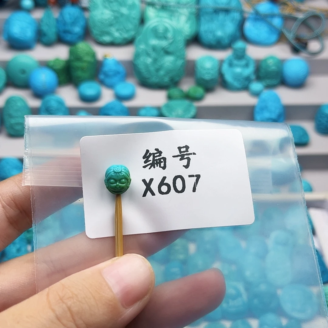 周****未镶嵌绿松石天然原矿雕刻绿松石