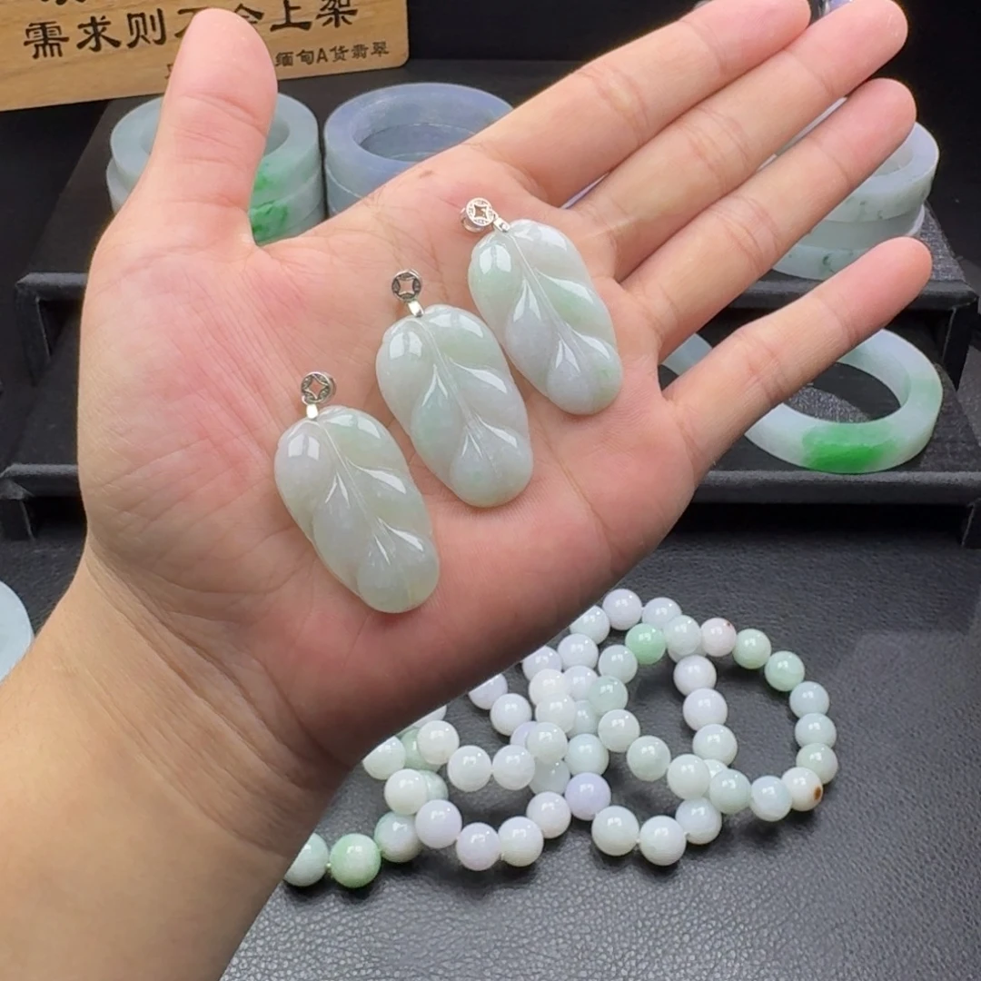 翡翠未镶嵌颈饰多样性发货一个