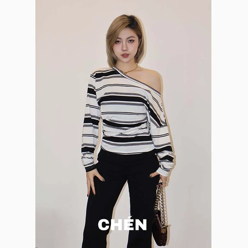 【微醺】晨总自制休闲条纹气质款辣妹斜肩显瘦长袖T恤女春款