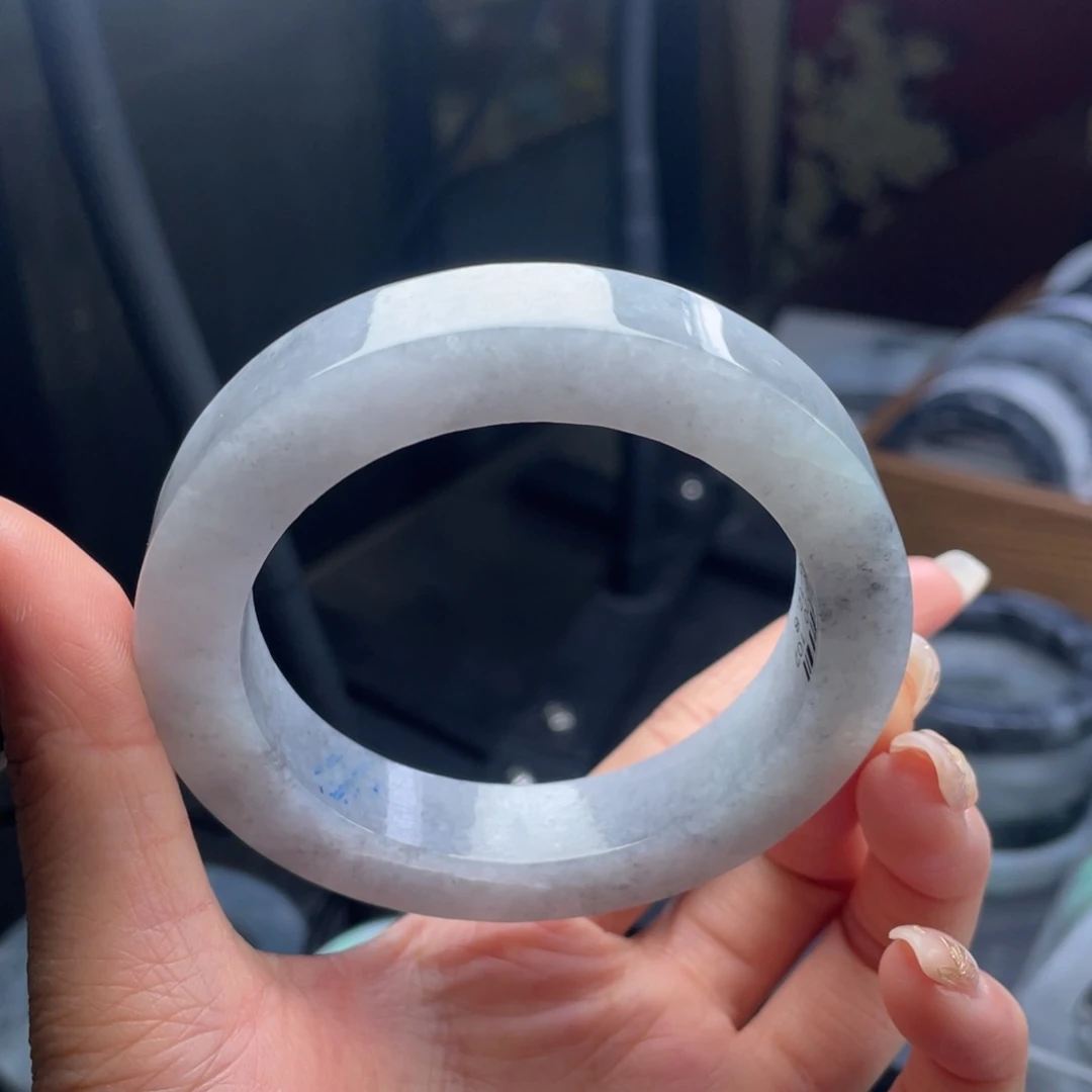 定制翡翠未镶嵌翡翠手镯