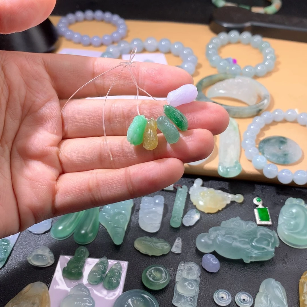 颈饰未镶嵌翡翠挂件