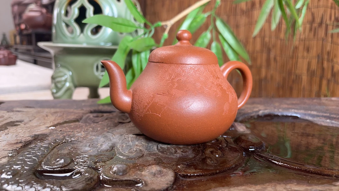 黄龙山原矿小红泥梨型壶薄胎120毫升