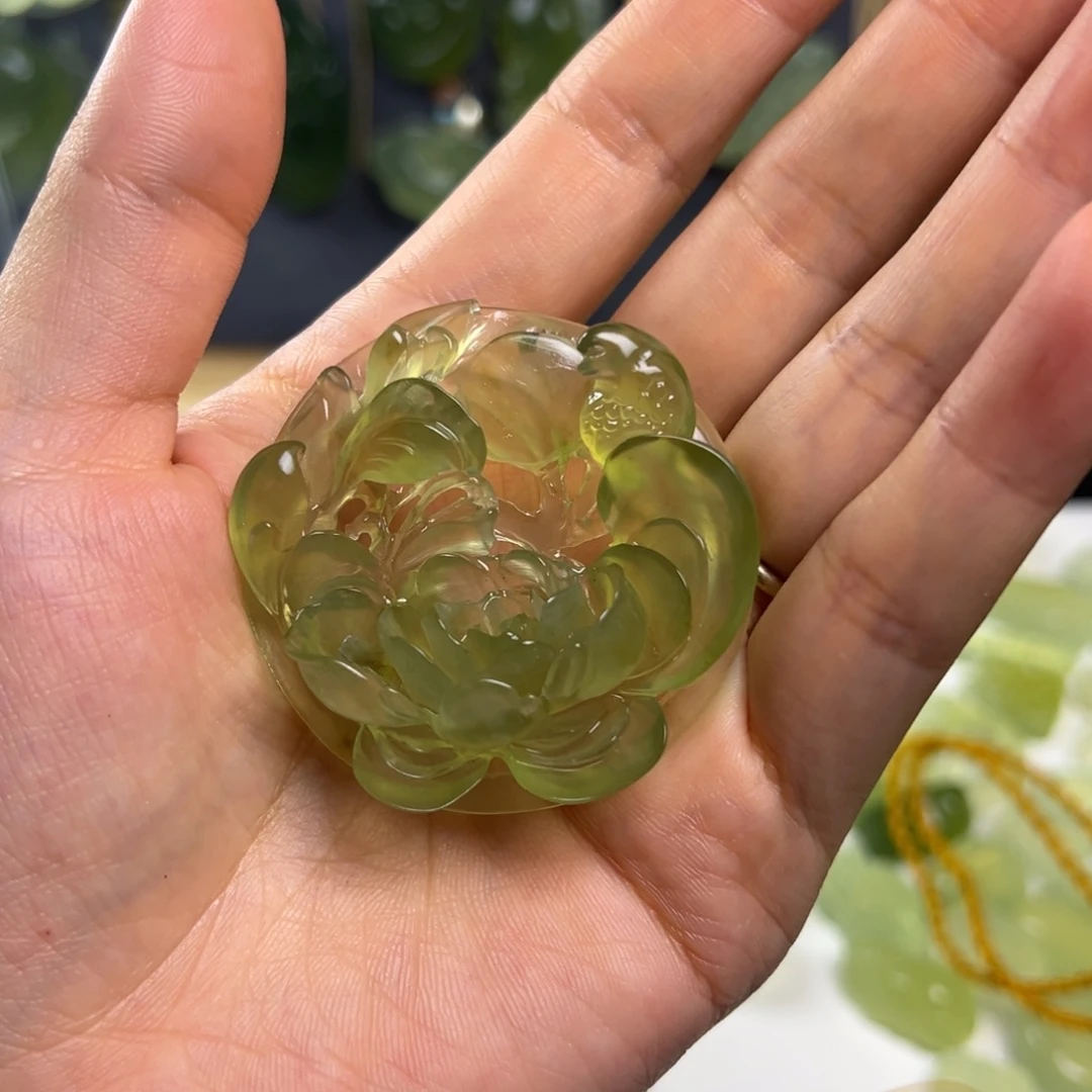 灵***儿未镶嵌蛇纹石玉颈饰