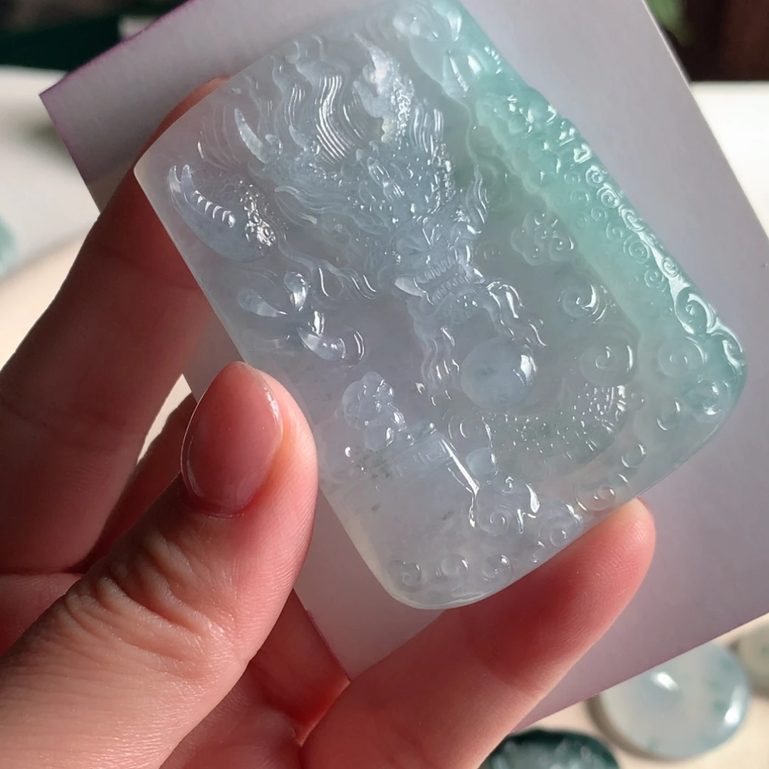 萧***箫翡翠未镶嵌颈饰翡翠