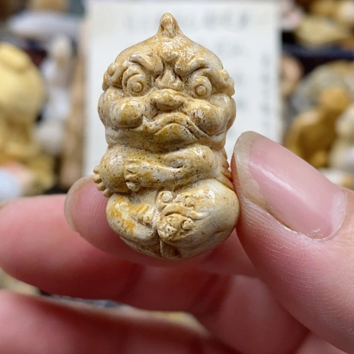 颈饰未镶嵌硅化珊瑚（珊瑚玉）有瑕 小