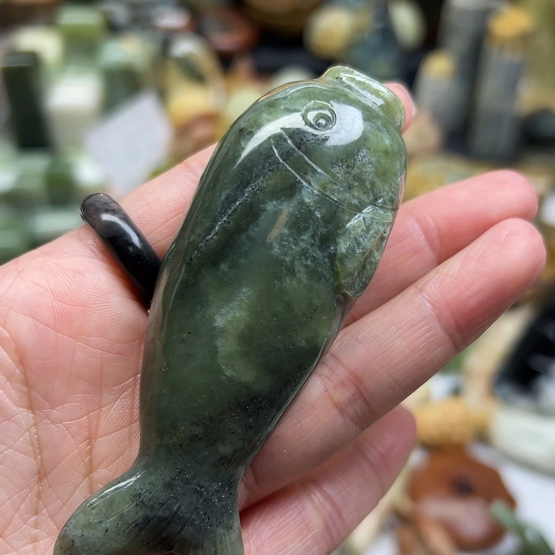 岫岩河磨玉（透闪石质玉）未镶嵌颈饰河磨玉鱼手玩