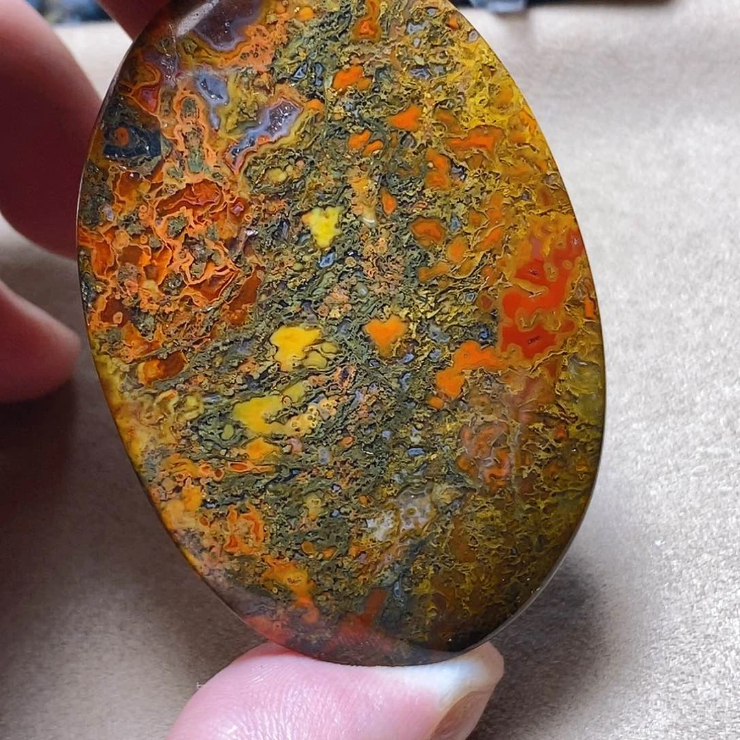 玛瑙/玉髓颈饰未镶嵌得**厚