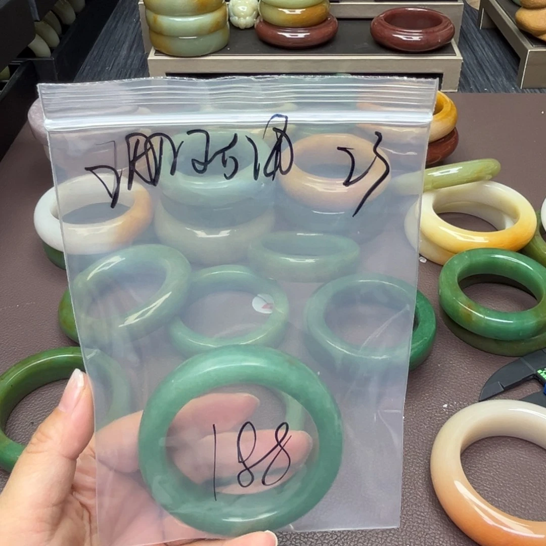 石英质玉手镯未镶嵌珊****i