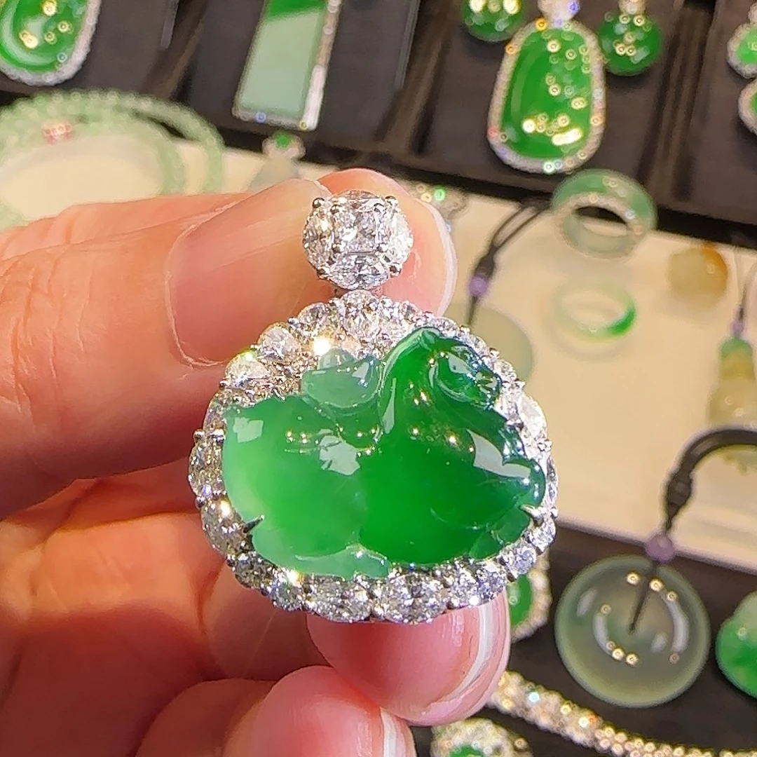 翡翠18K金镶嵌颈饰小六