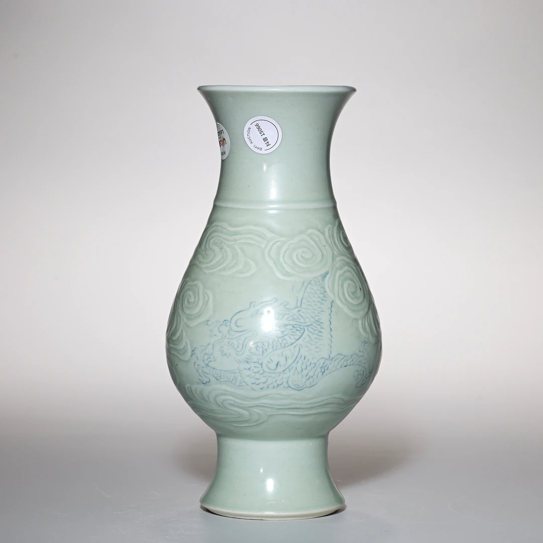 6250清早期·青釉青花云龙三现纹撇口尊【古董拍卖】