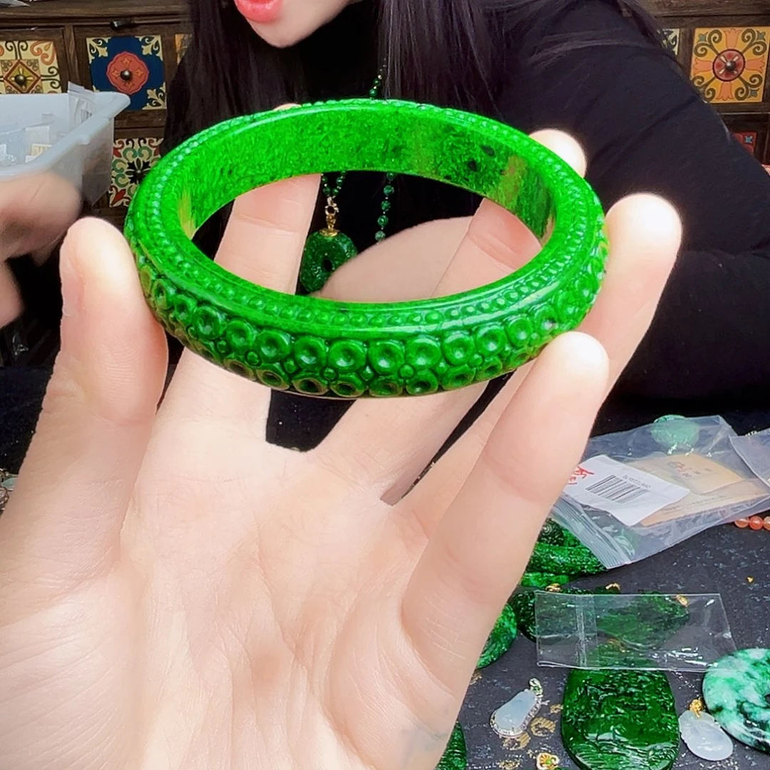 颈饰未镶嵌翡翠多样性