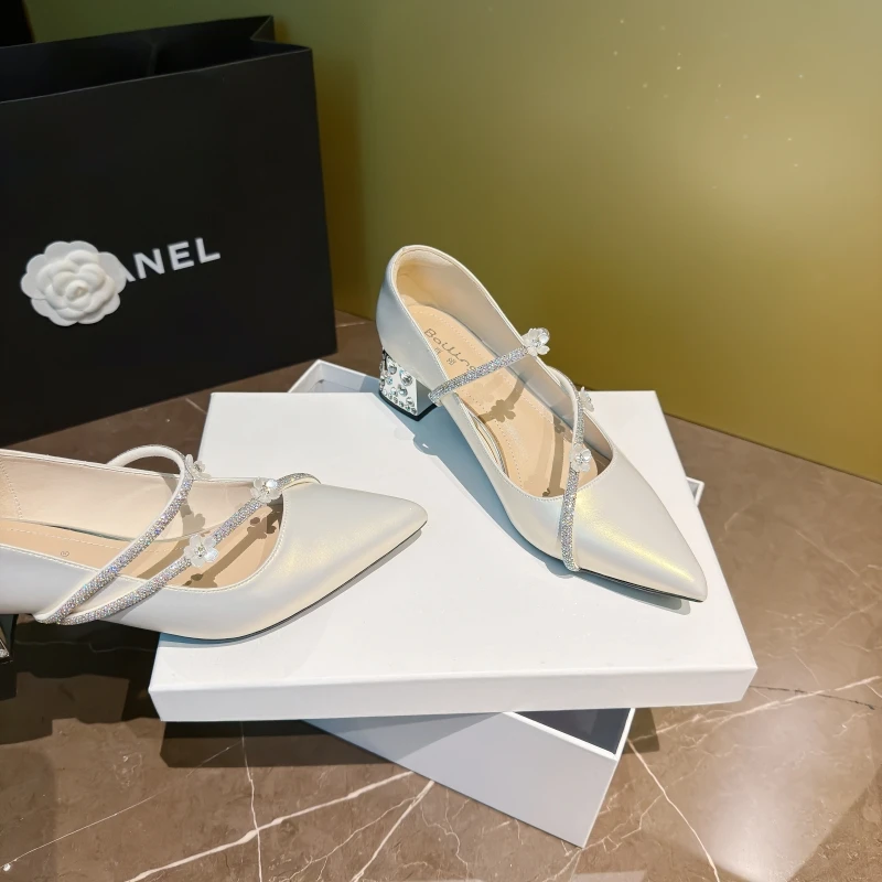 设计师款新款百搭高跟单鞋粗跟中跟尖头花朵仙女鞋子