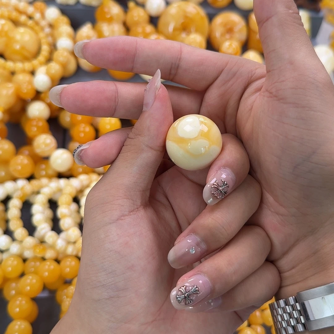 蜜蜡未镶嵌珠宝奇石