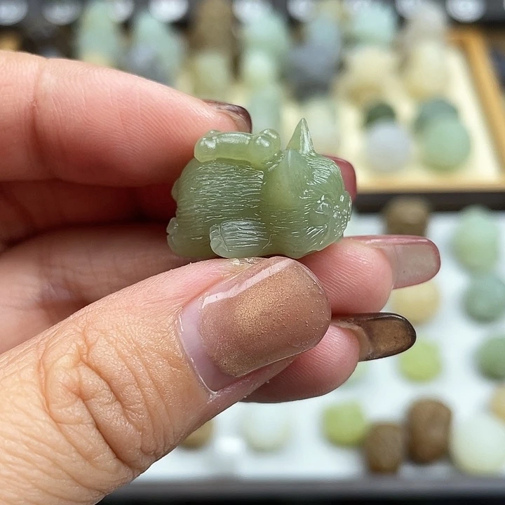 颈饰未镶嵌和田玉俄青小趴狗挂坠定制