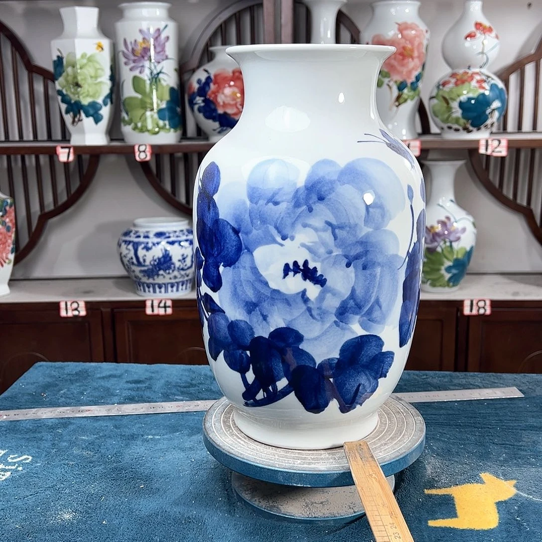 摆件景德镇陶瓷大冬青牡