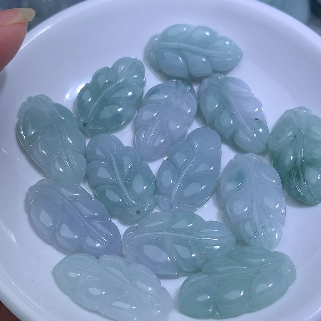 翡翠未镶嵌颈饰发1个