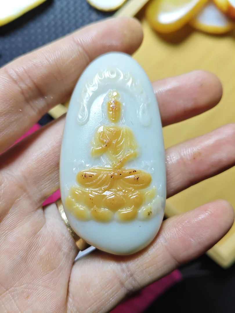 和田玉精品挂件莲花坐观音