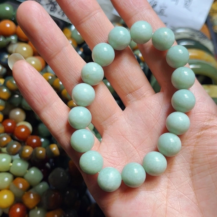 蛇纹石玉颈饰合金