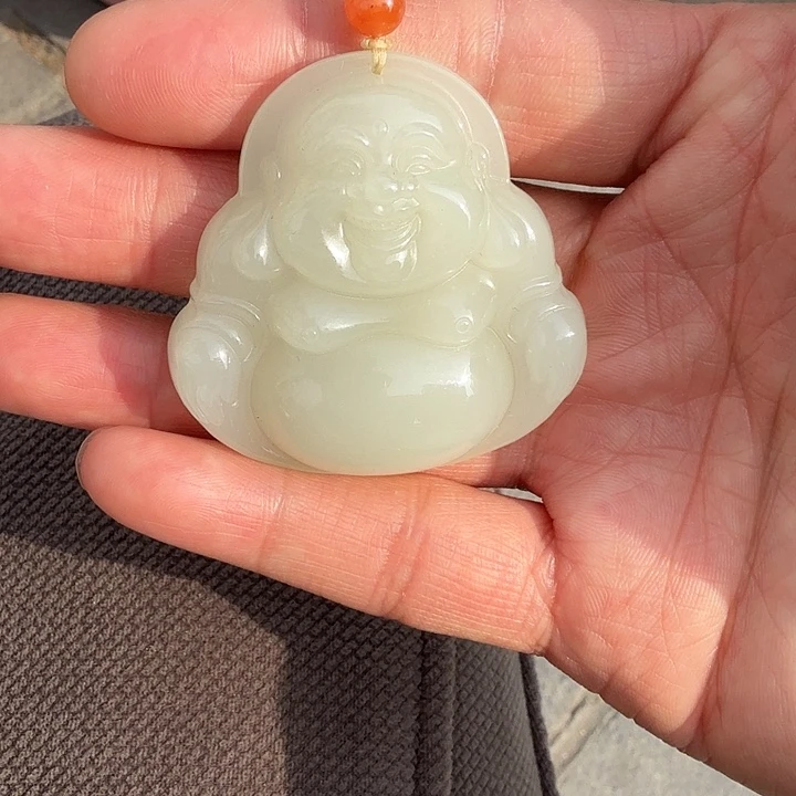 孟***牛和田玉未镶嵌颈饰