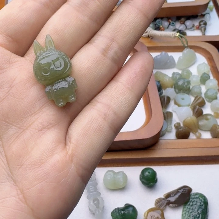 谦***忧和田玉未镶嵌挂件