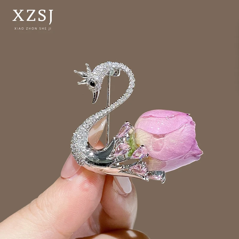 铜锆石胸针 新款立体天鹅玫瑰花别针女轻奢高档小众别针大衣配饰