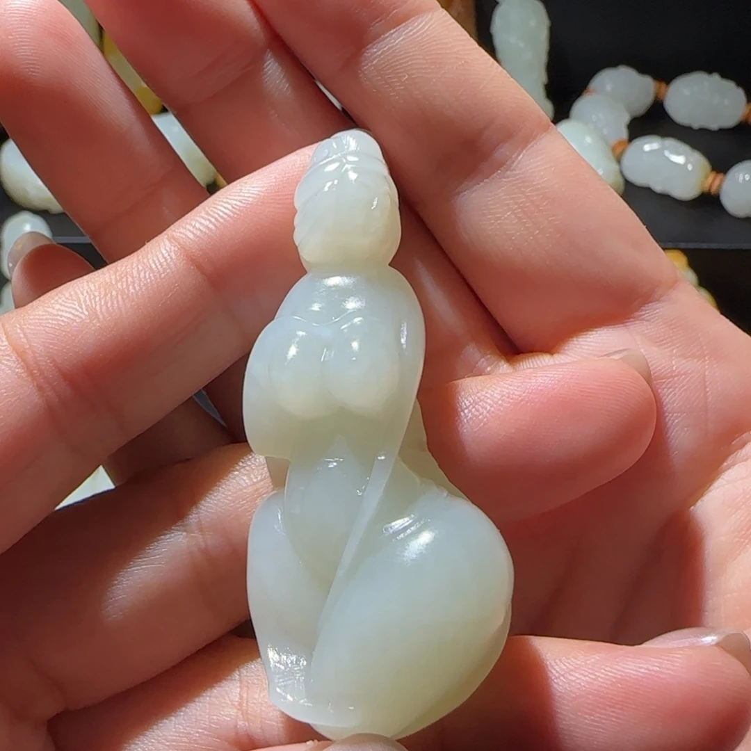 十***七和田玉未镶嵌颈饰