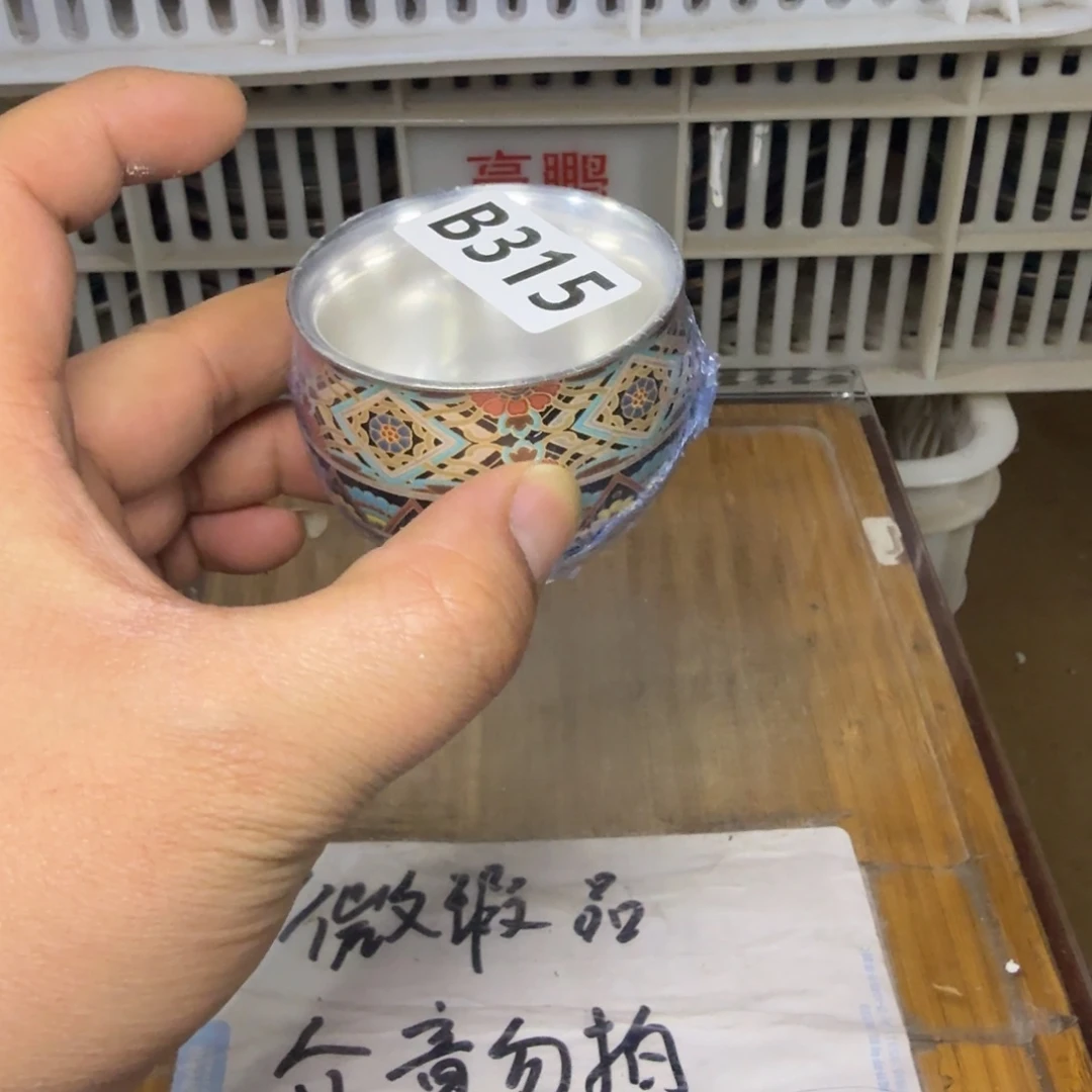 微瑕疵介意勿拍陶瓷器皿W481