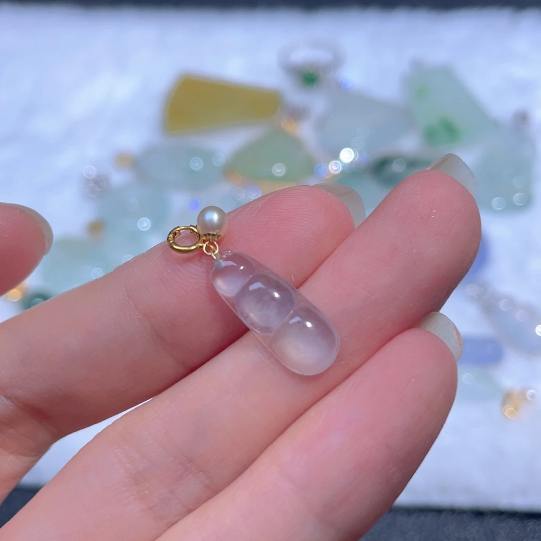 翡翠18K金镶嵌颈饰翡翠