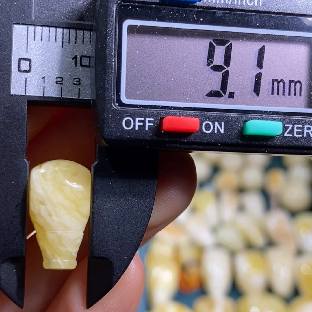 未镶嵌蜜蜡裸石微瑕