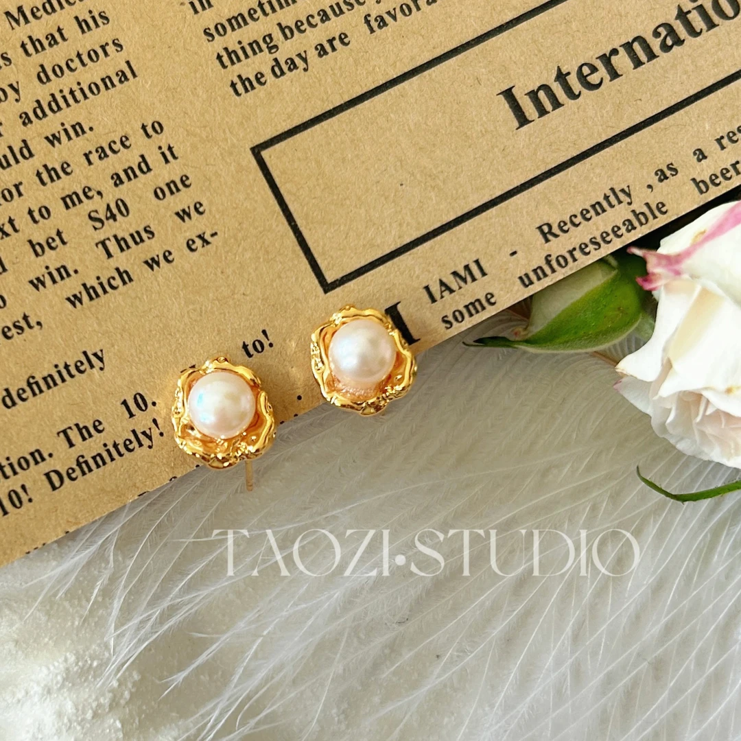 铜合金耳饰 韩系简约小巧不规则褶皱白色小珠珠小耳钉