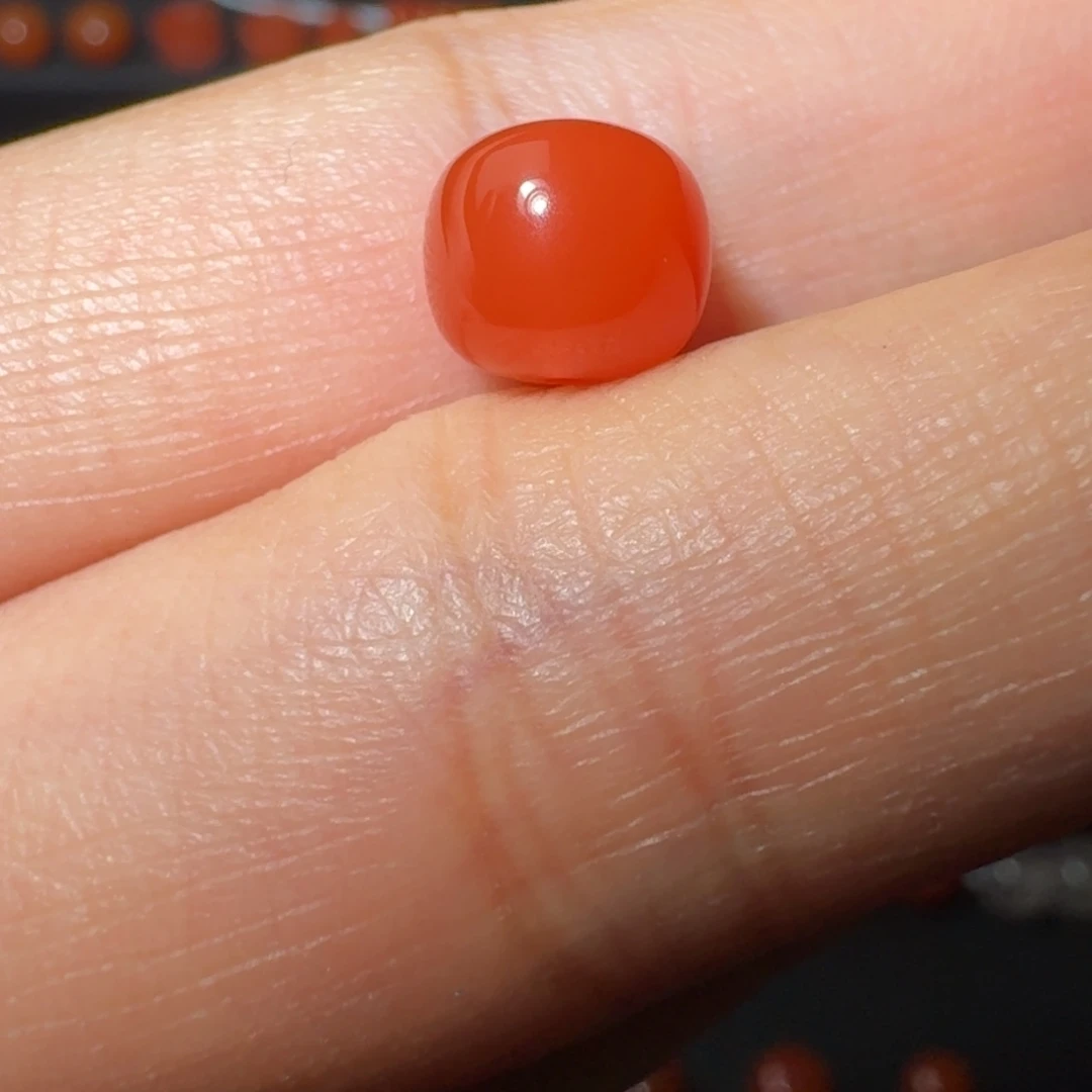 南红玛瑙未镶嵌樱桃红老形微纹8.3×7.4