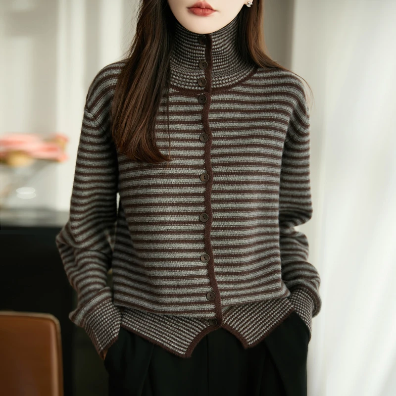 欧货韩版条纹木质扣长袖针织衫减龄时尚高领开衫老钱风毛衣