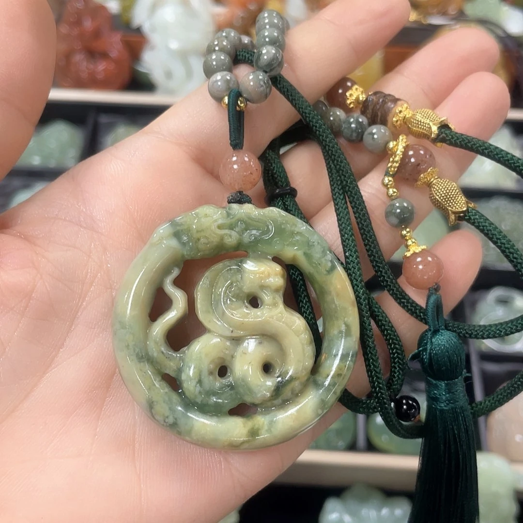 蛇纹石玉颈饰未镶嵌