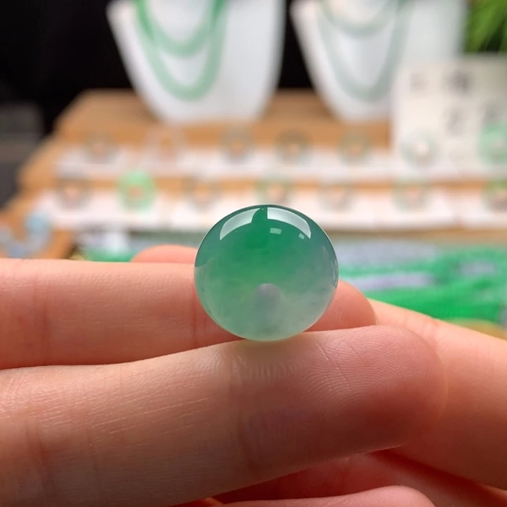 翡翠未镶嵌颈饰天然缅甸A货翡翠