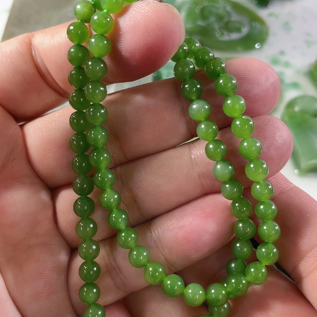 颈饰未镶嵌和田玉（碧玉）