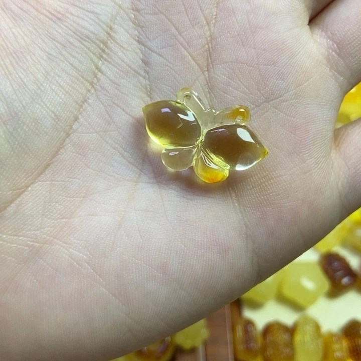 吊坠橄榄核小蝴蝶