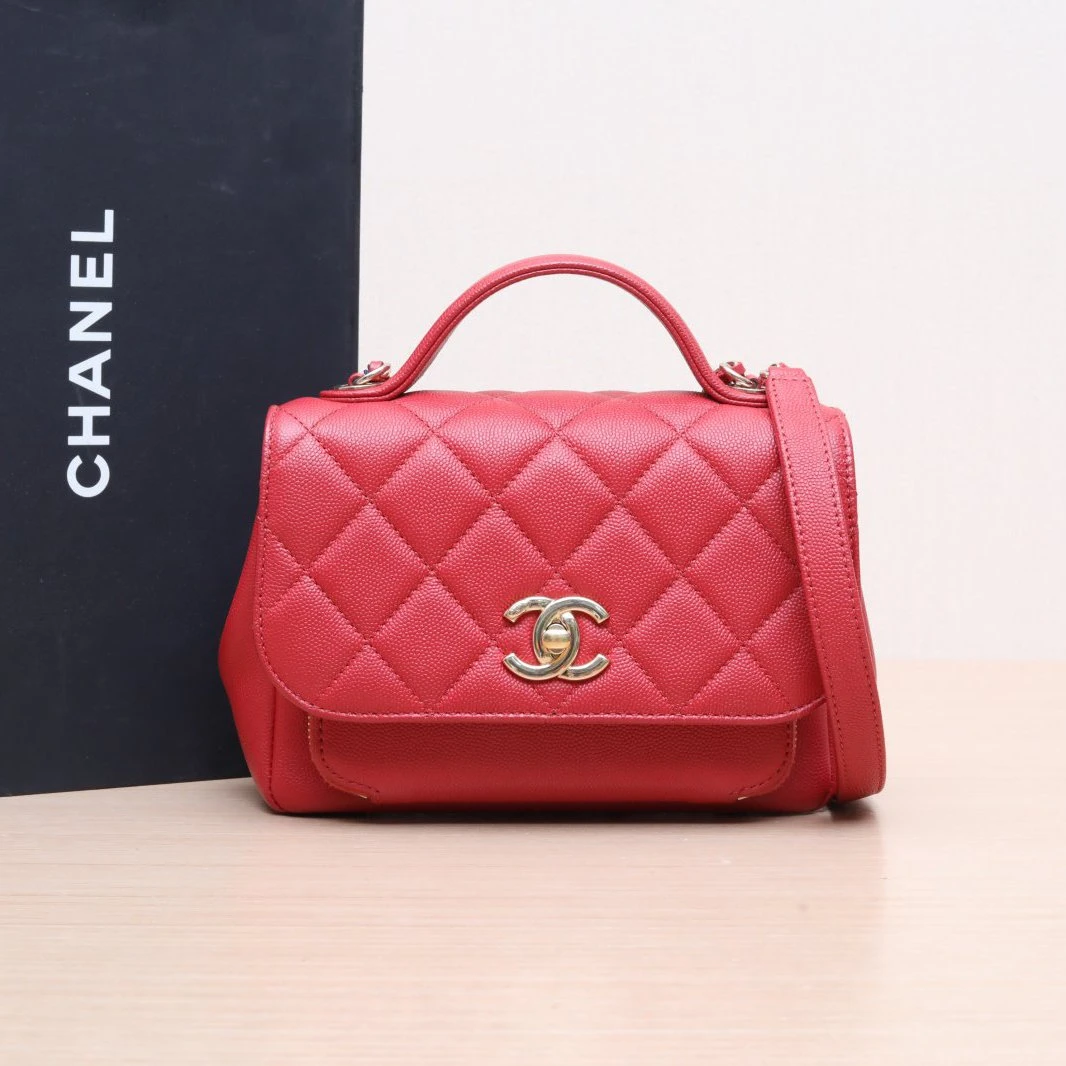 99新 Chanel/香奈儿 斜挎包口盖邮差包19cm 红色28开P244999621