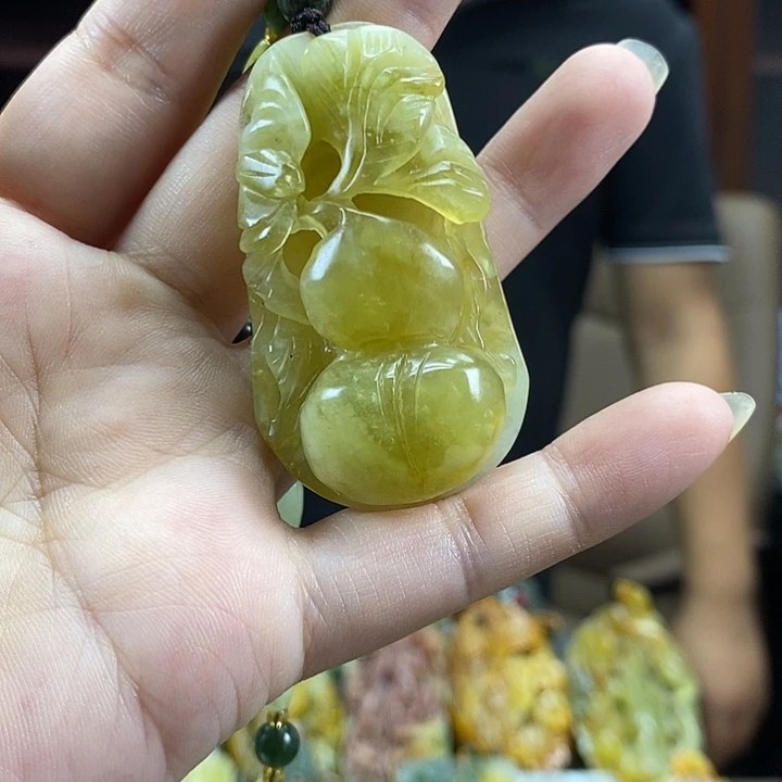 未镶嵌蛇纹石玉颈饰